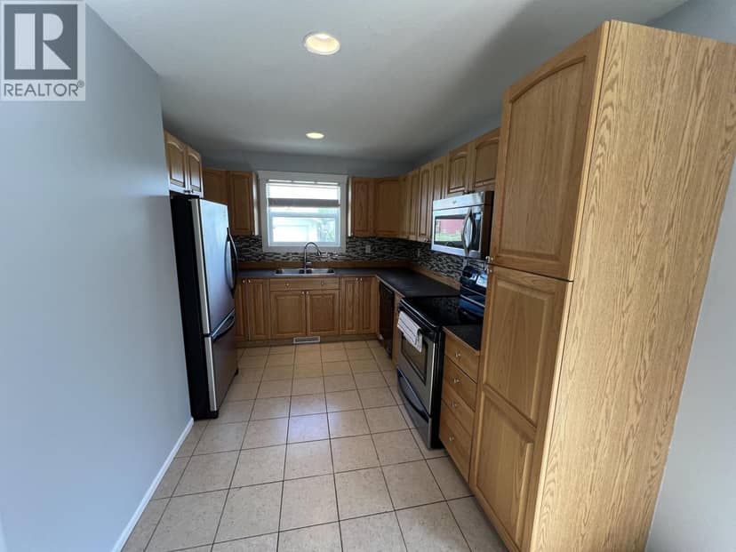 5213 HALLMARK CRESCENT, Fort Nelson, photo 8