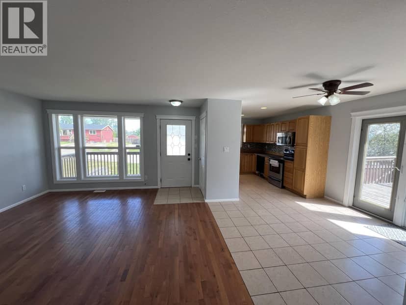 5213 HALLMARK CRESCENT, Fort Nelson, photo 6