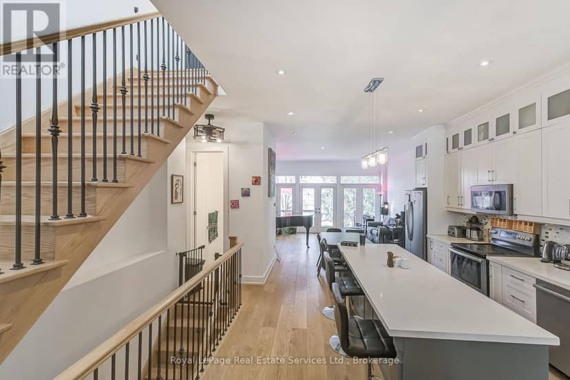 176 Leyton Avenue — photo 10 of 39