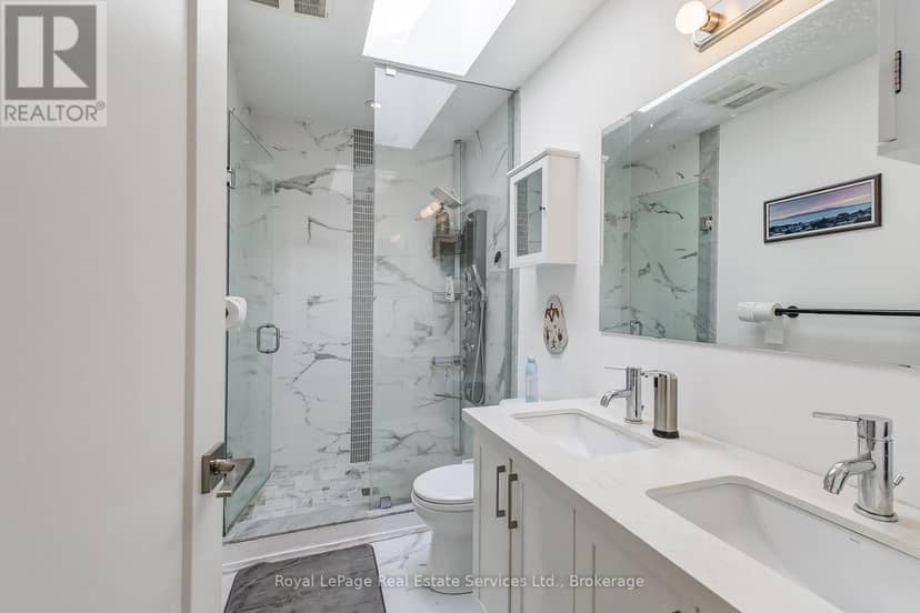176 Leyton Avenue — photo 19 of 39