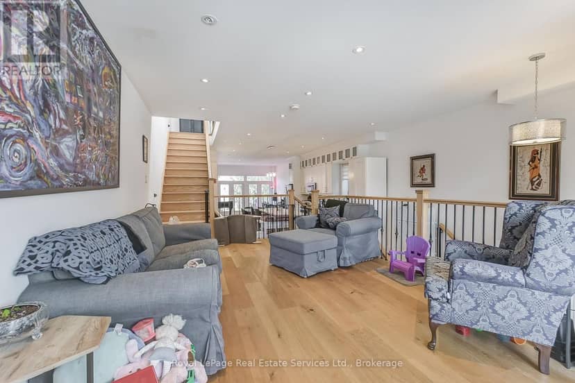 176 Leyton Avenue, Toronto, photo 5