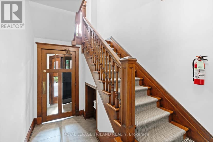 3 - 130 Windsor Crescent — photo 3 of 40