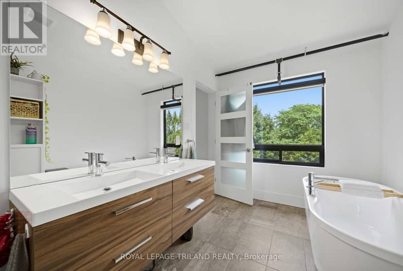 3 - 130 Windsor Crescent — photo 34 of 40