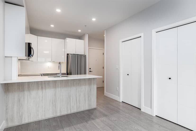 10X 5486 199A STREET, Langley, photo 3