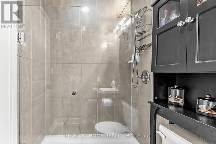 305 - 18 Yorkville Avenue — photo 11 of 20