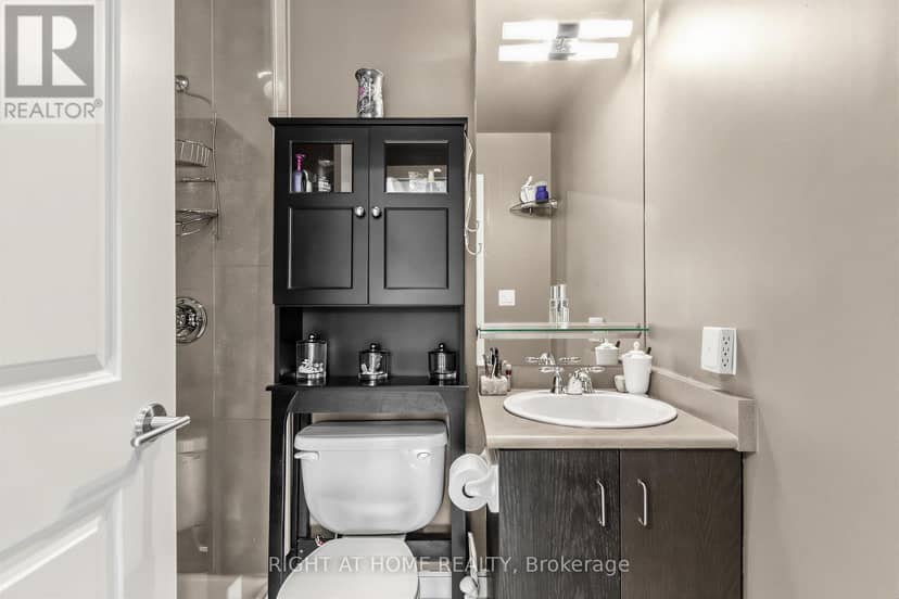 305 - 18 Yorkville Avenue — photo 13 of 20