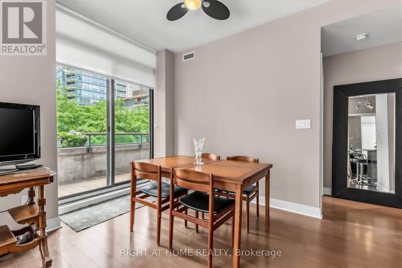 305 - 18 Yorkville Avenue — photo 4 of 20