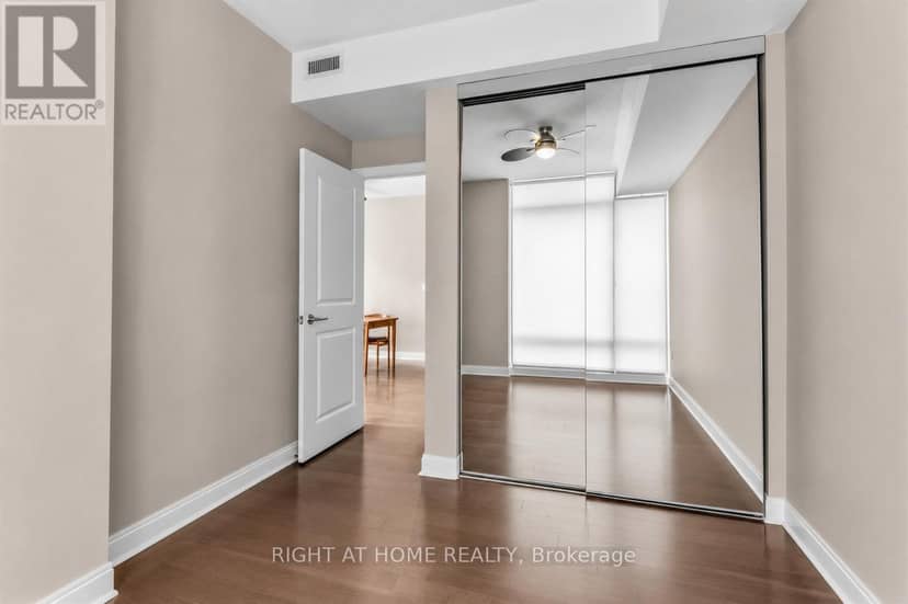 305 - 18 Yorkville Avenue — photo 9 of 20
