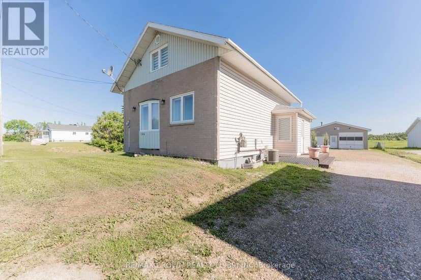 Opasatika - 104 Government Road — photo 1 of 40