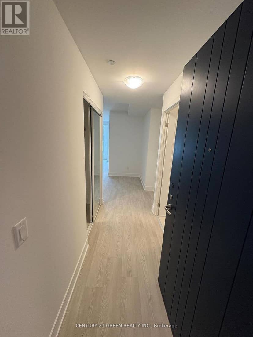 219 - 2545 Simcoe Street N — photo 1 of 16