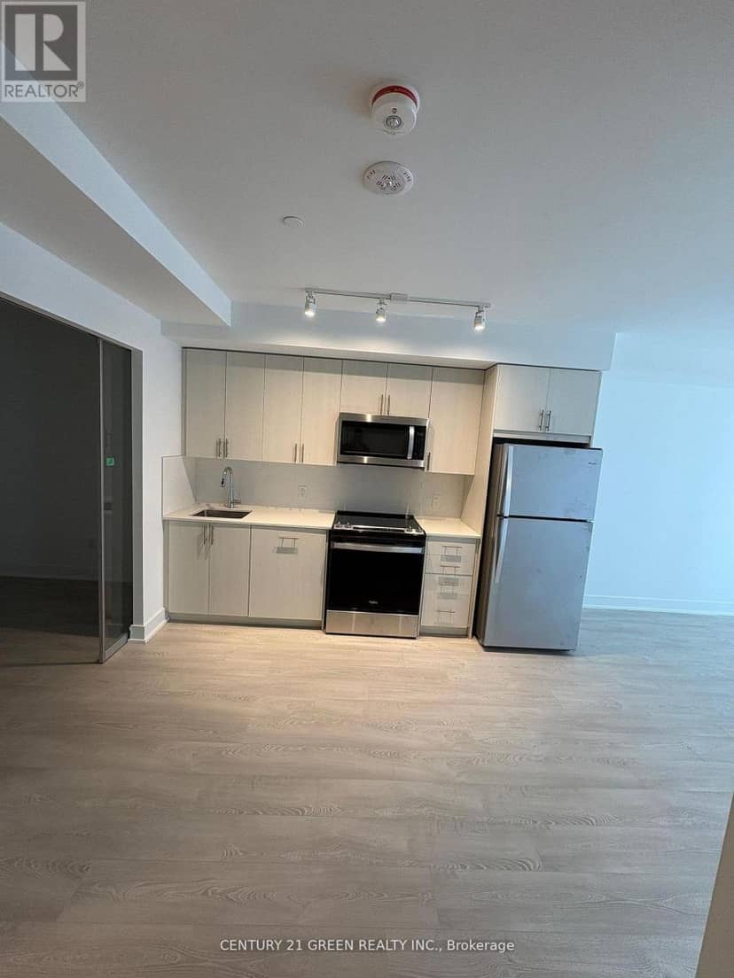 219 - 2545 Simcoe Street N — photo 5 of 16