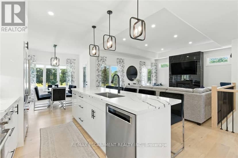 270 Charles Street — photo 9 of 40