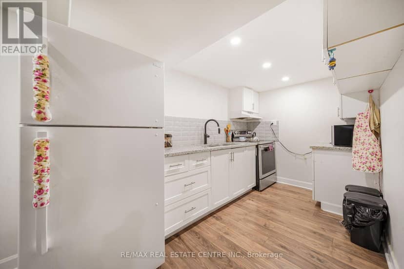 659 Upper Wellington Street E — photo 32 of 39