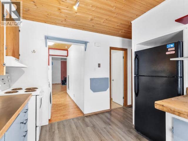 8150 8th Avenue — photo 6 of 28