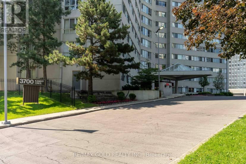 2101 - 3700 Kaneff Crescent — photo 3 of 40