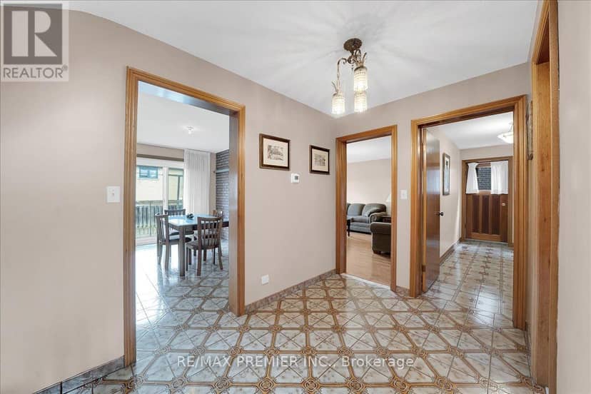 100 Hallsport Crescent — photo 10 of 40