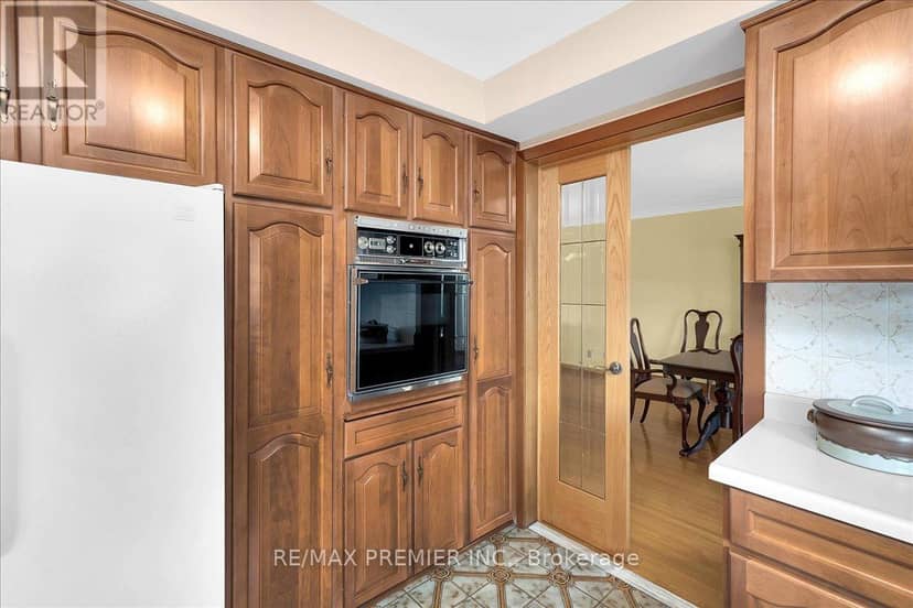 100 Hallsport Crescent — photo 16 of 40
