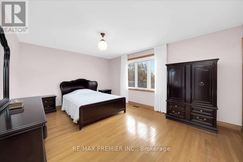 100 Hallsport Crescent — photo 31 of 40
