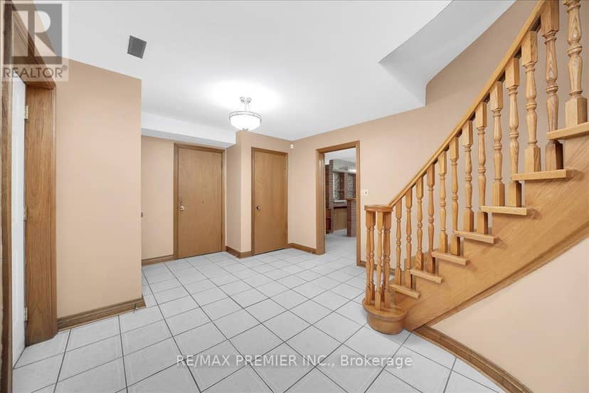 100 Hallsport Crescent — photo 33 of 40
