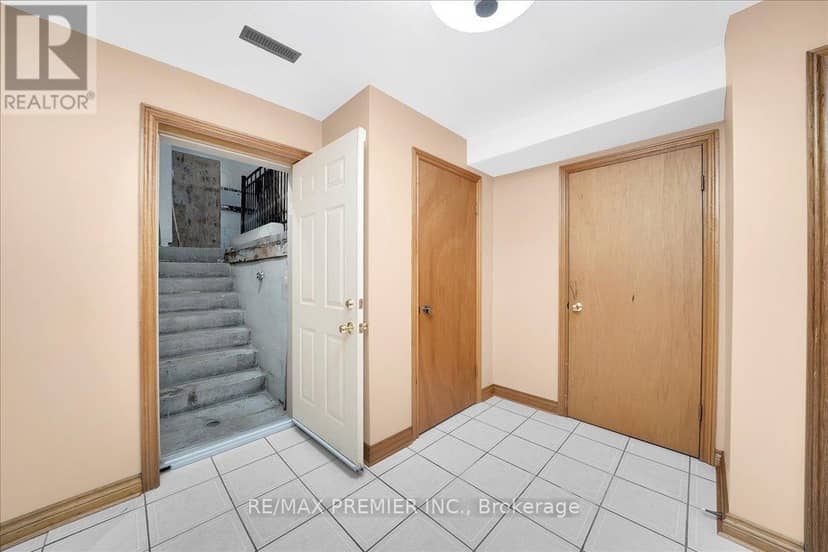 100 Hallsport Crescent — photo 34 of 40