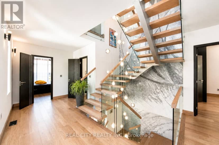 662 Byngmount Avenue — photo 13 of 40