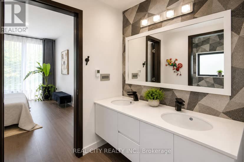 662 Byngmount Avenue — photo 20 of 40