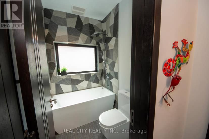 662 Byngmount Avenue — photo 21 of 40