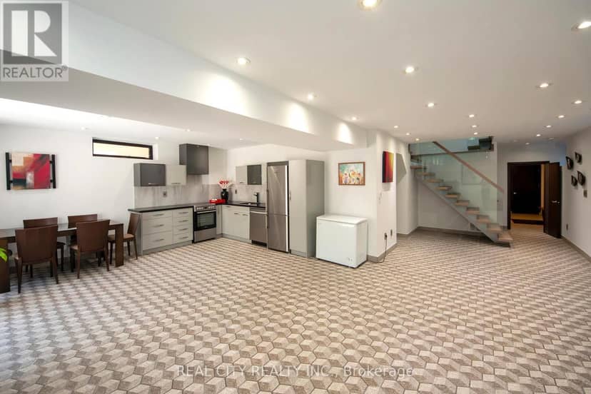 662 Byngmount Avenue — photo 30 of 40