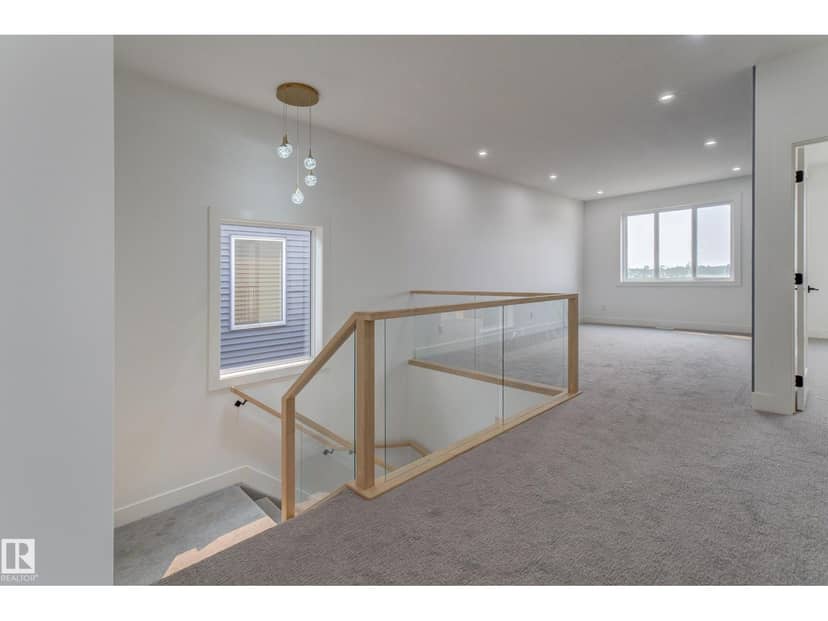 4727 17 AV SW — photo 19 of 38