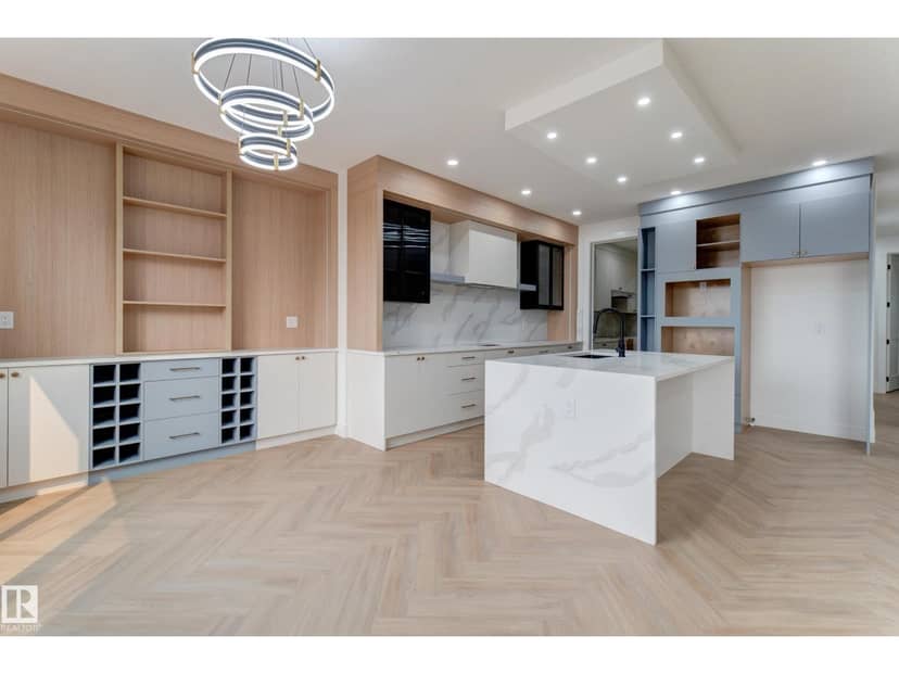 4727 17 AV SW — photo 10 of 38