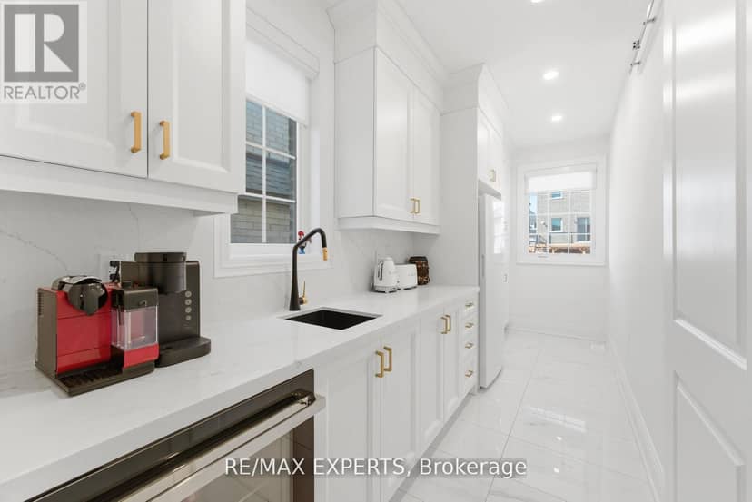 54 Winthrop Crescent — photo 17 of 40