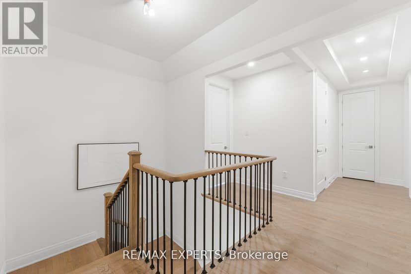 54 Winthrop Crescent — photo 22 of 40