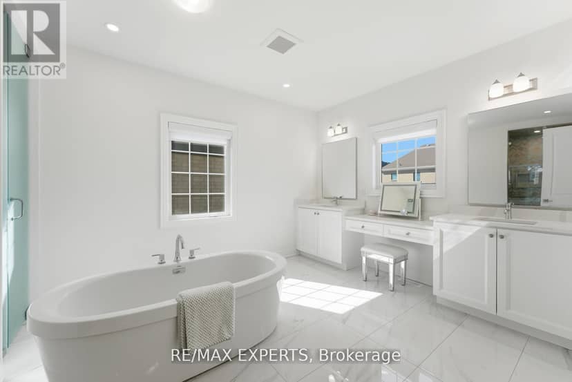 54 Winthrop Crescent — photo 25 of 40