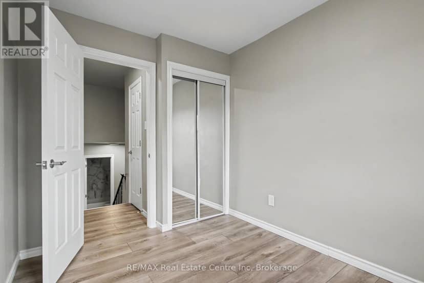 49 - 371 Bronte Street S — photo 28 of 39