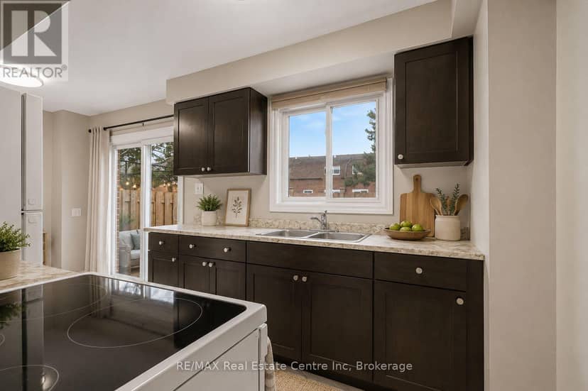 49 - 371 Bronte Street S — photo 8 of 39