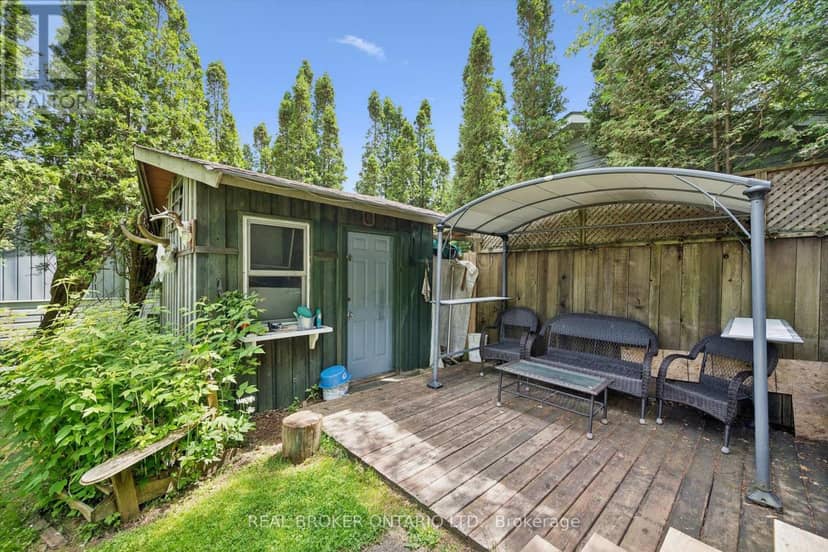 127 Cedar Crescent — photo 24 of 40