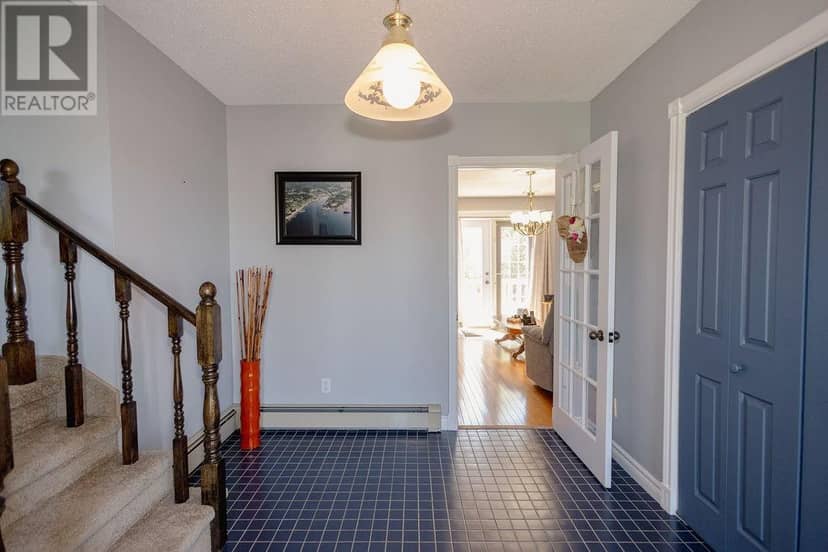 12 Hancott's Lane — photo 3 of 40