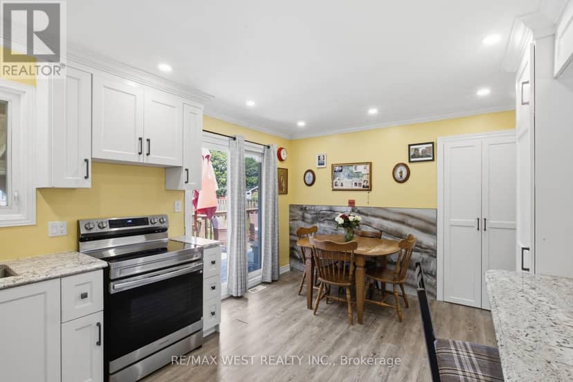 453 Leonard Avenue — photo 10 of 32