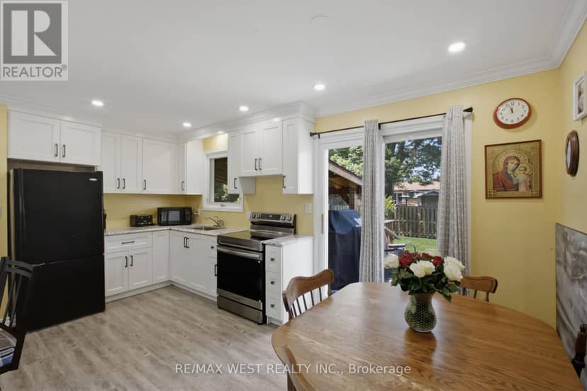 453 Leonard Avenue — photo 9 of 32