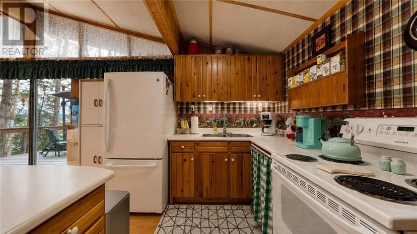 692 Old Village Rd. — photo 37 of 40
