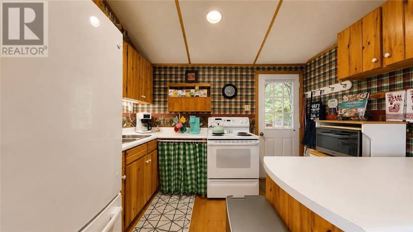 692 Old Village Rd. — photo 39 of 40