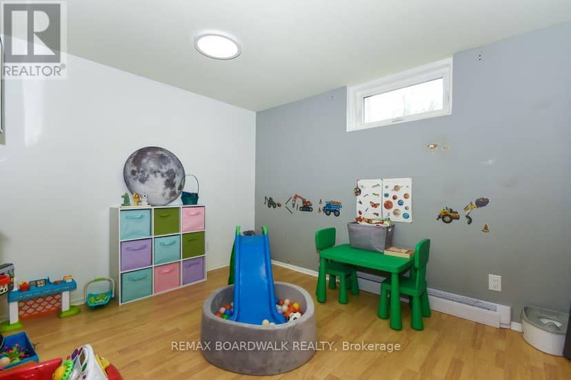 205 - 1760 Cabaret Lane — photo 27 of 33