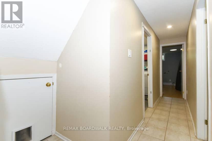 205 - 1760 Cabaret Lane — photo 30 of 33