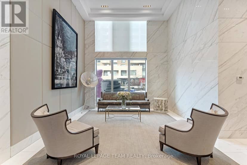 1506 - 111 Champagne Avenue S — photo 4 of 38