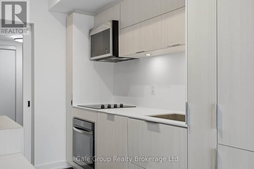 303 - 370 Martha Street — photo 11 of 40