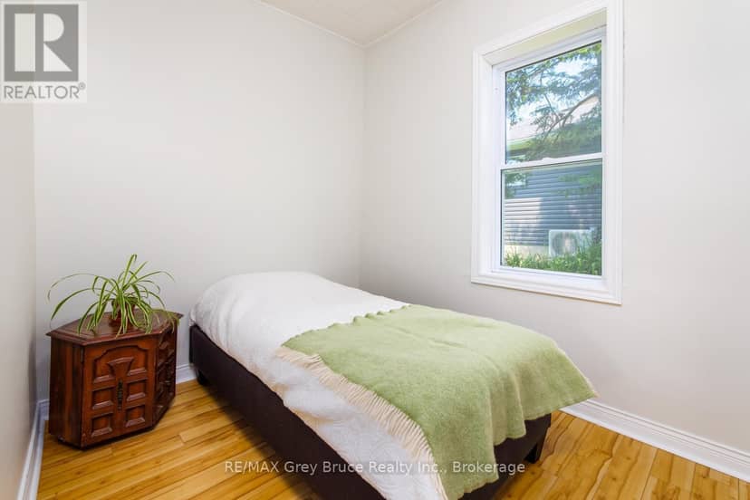 586 Dawson Street S — photo 13 of 23