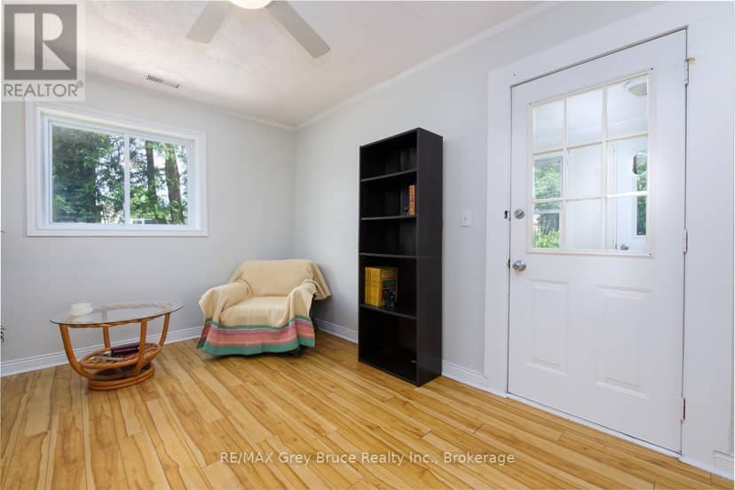 586 Dawson Street S — photo 15 of 23