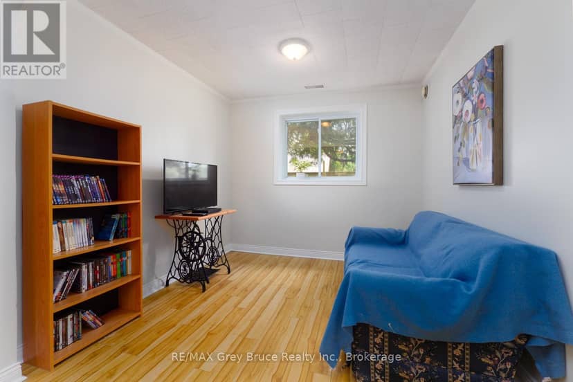 586 Dawson Street S — photo 16 of 23