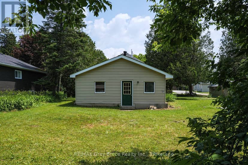 586 Dawson Street S — photo 2 of 23