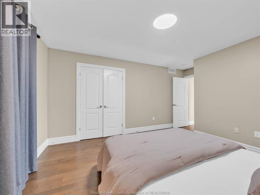 3000 McRobbie Crescent — photo 15 of 40